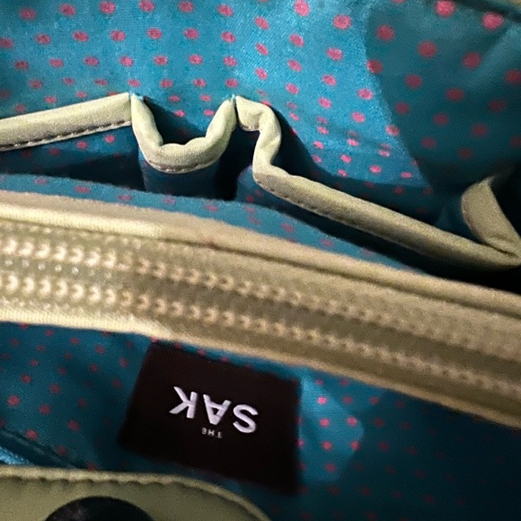 Chartreuse Green Nylon The Sak Purse. PGC w minor flaws. See Photos. - Picture 5 of 9